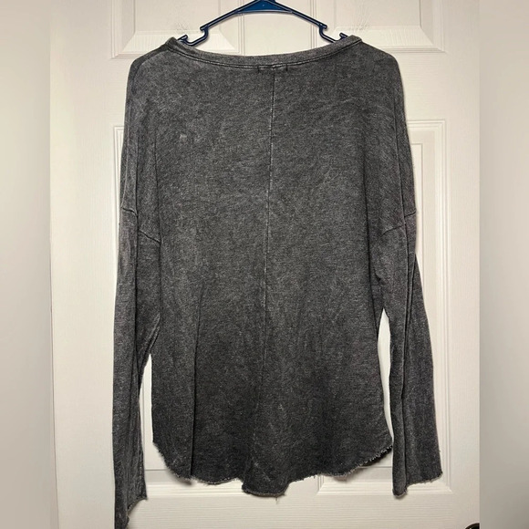 Khan Nara T-Party Medium Grey Skull Raw Hem Long Sleeve Sweatshirt - Picture 9 of 9